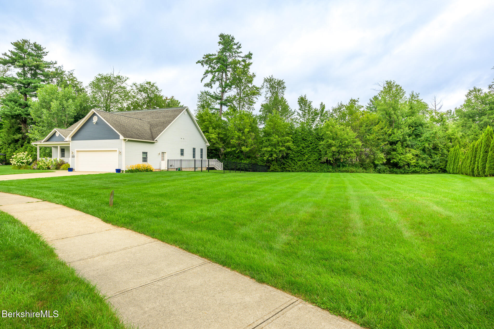 208 Karen Dr