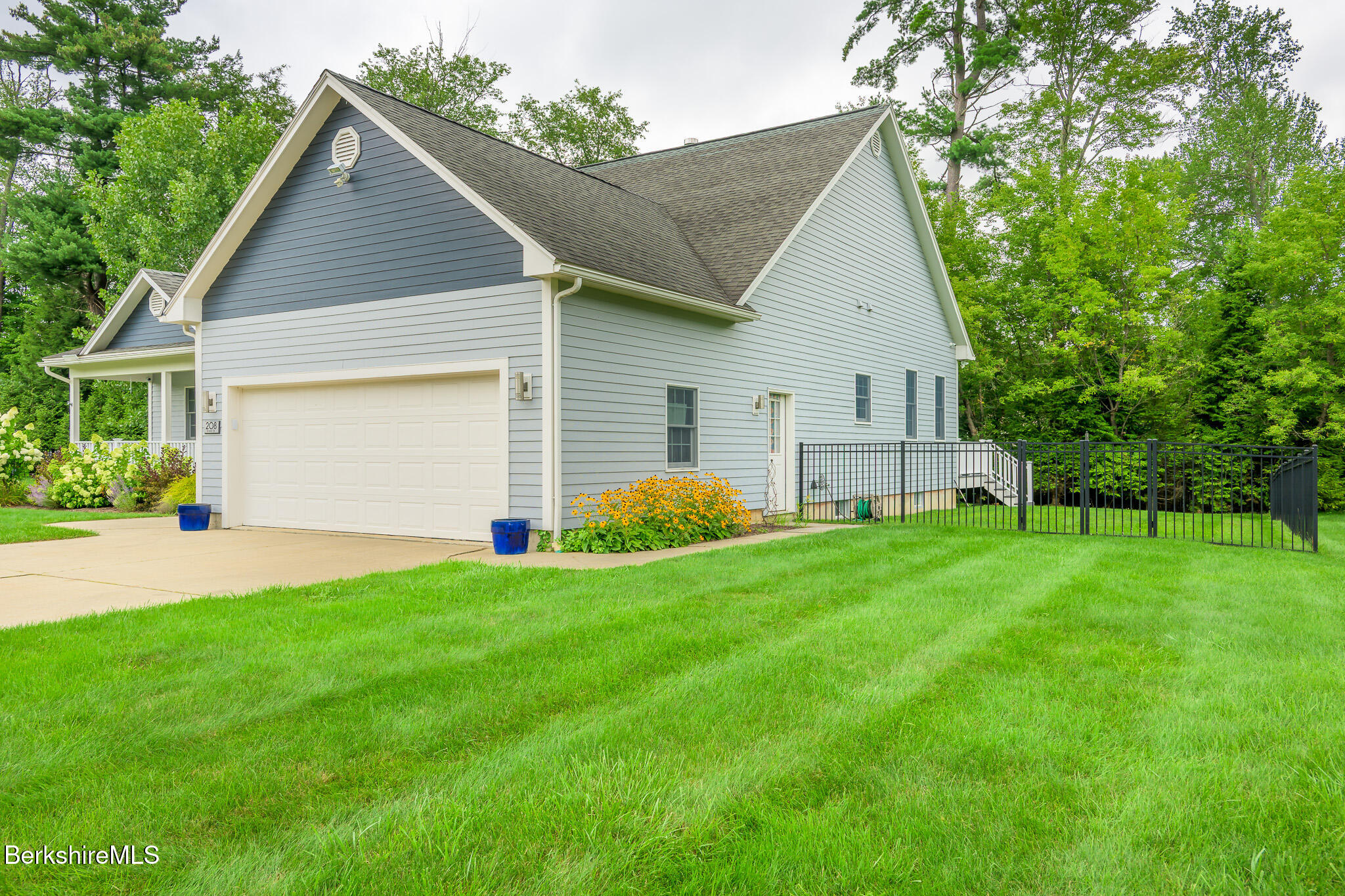 208 Karen Dr
