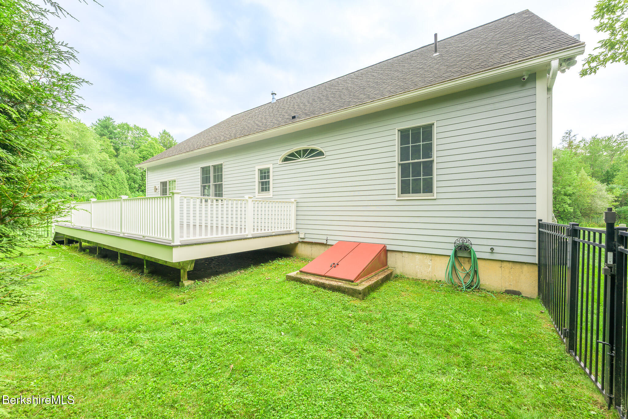 208 Karen Dr