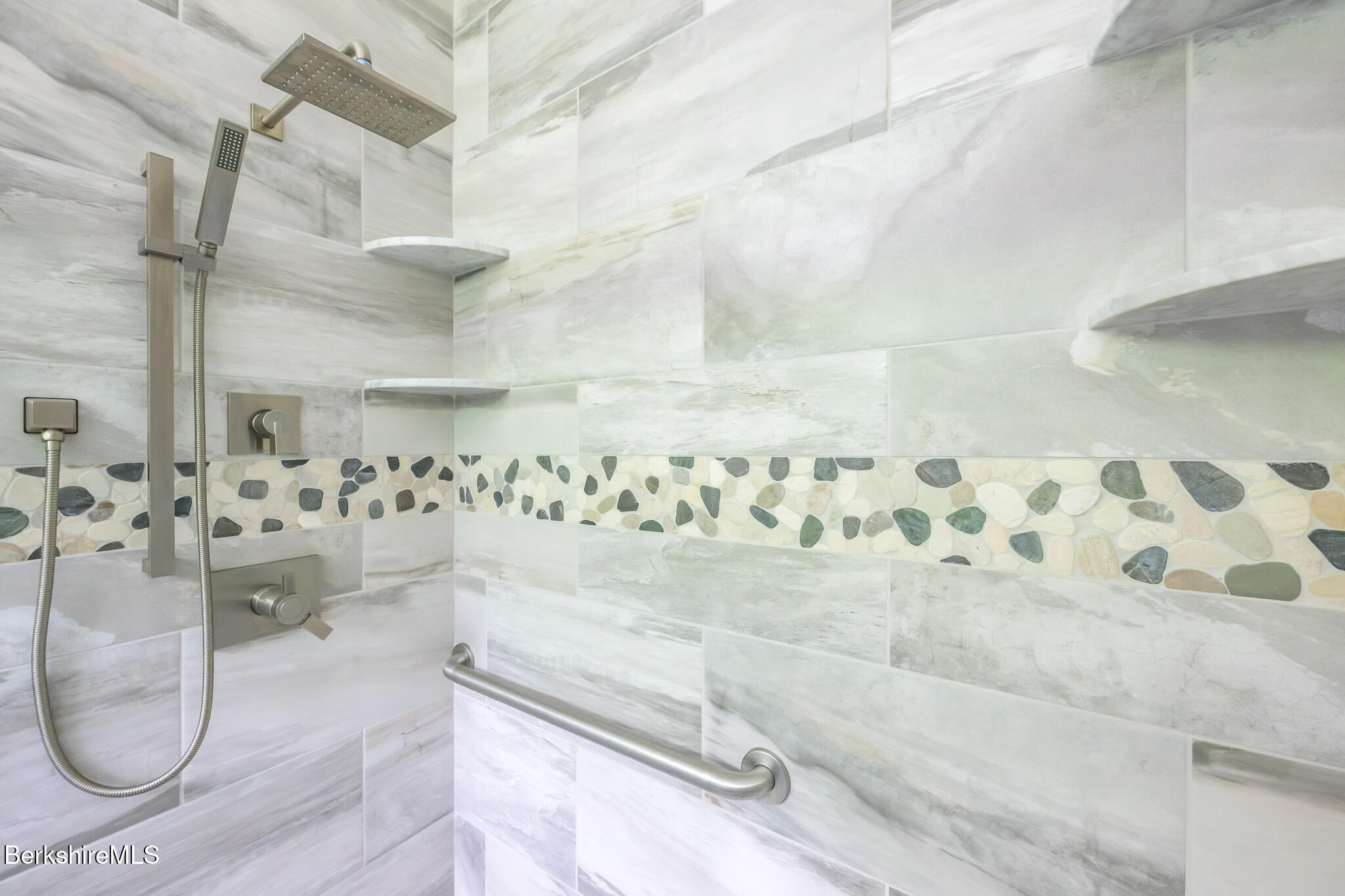 208 Karen Dr