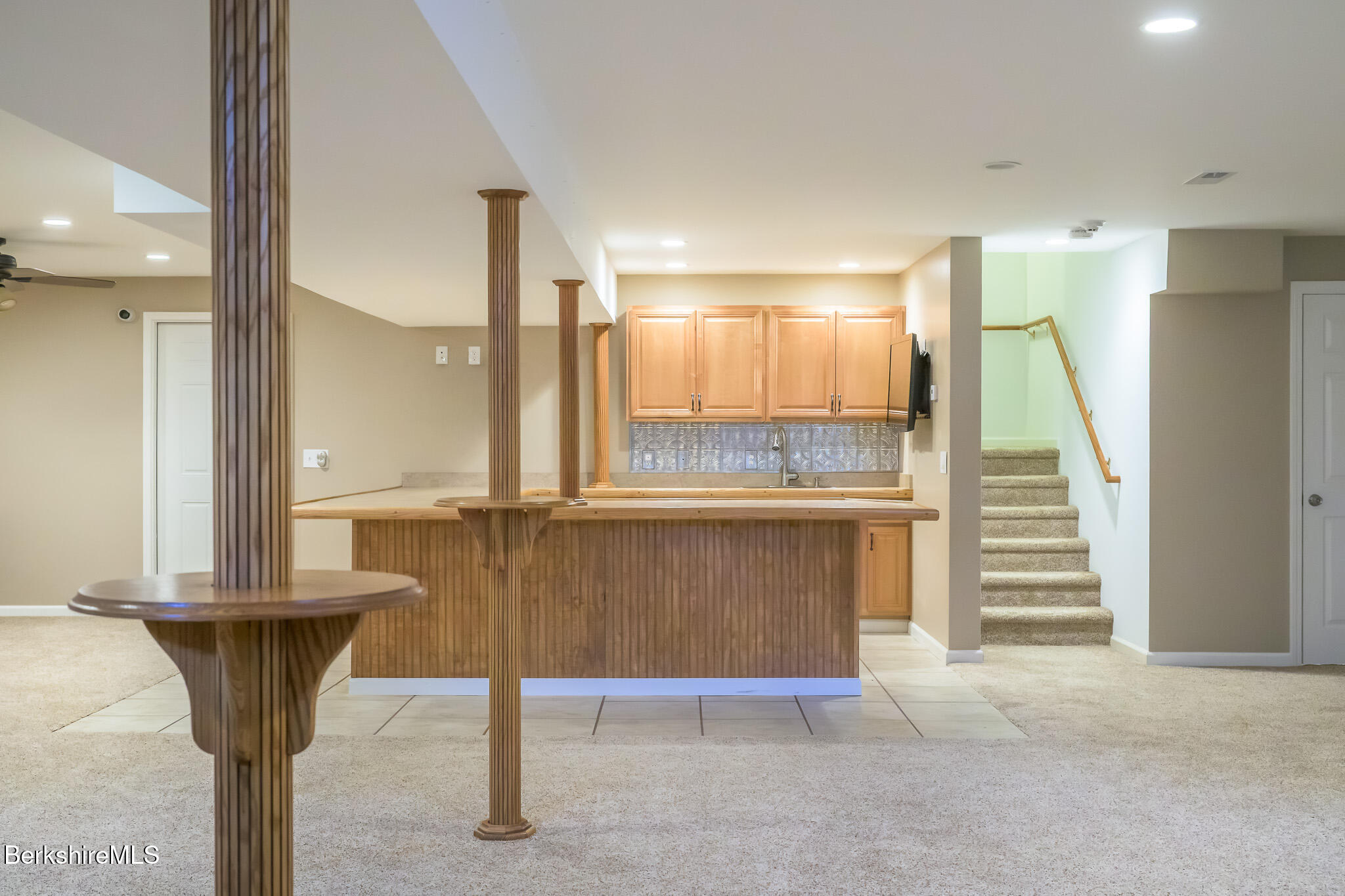 208 Karen Dr