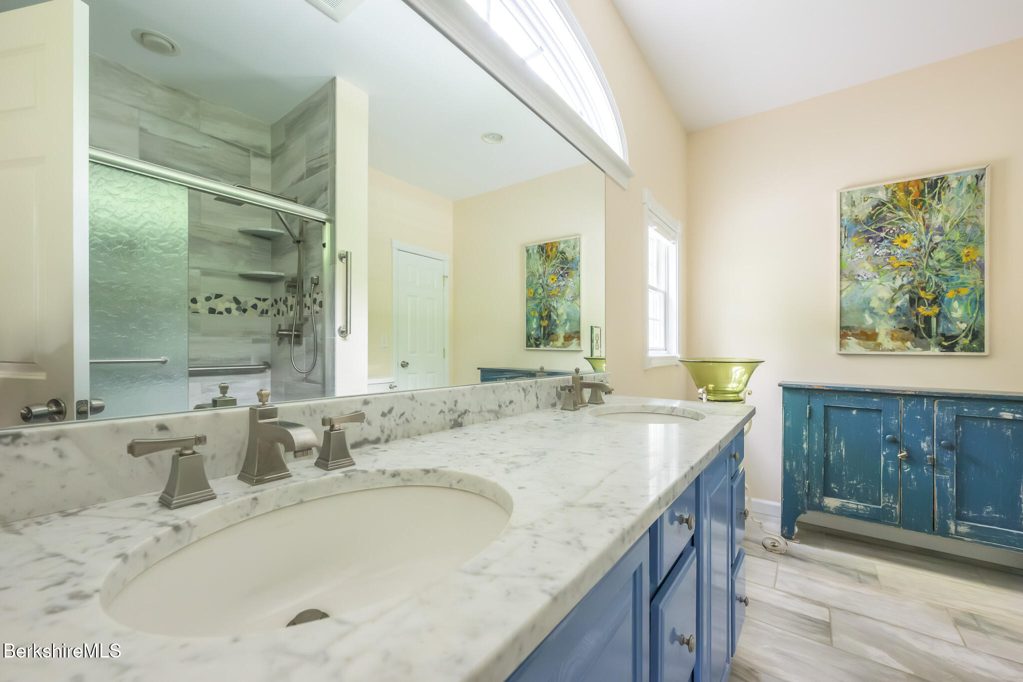 208 Karen Dr