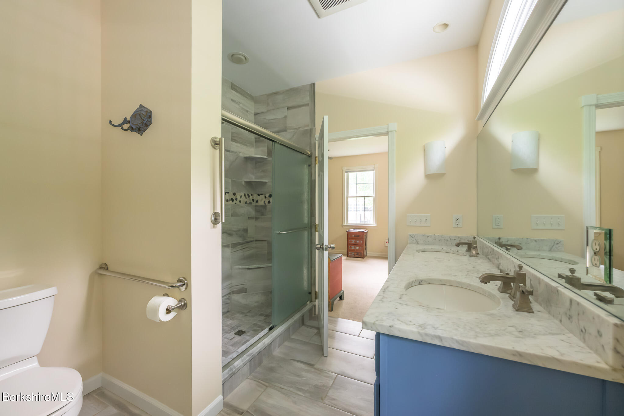 208 Karen Dr