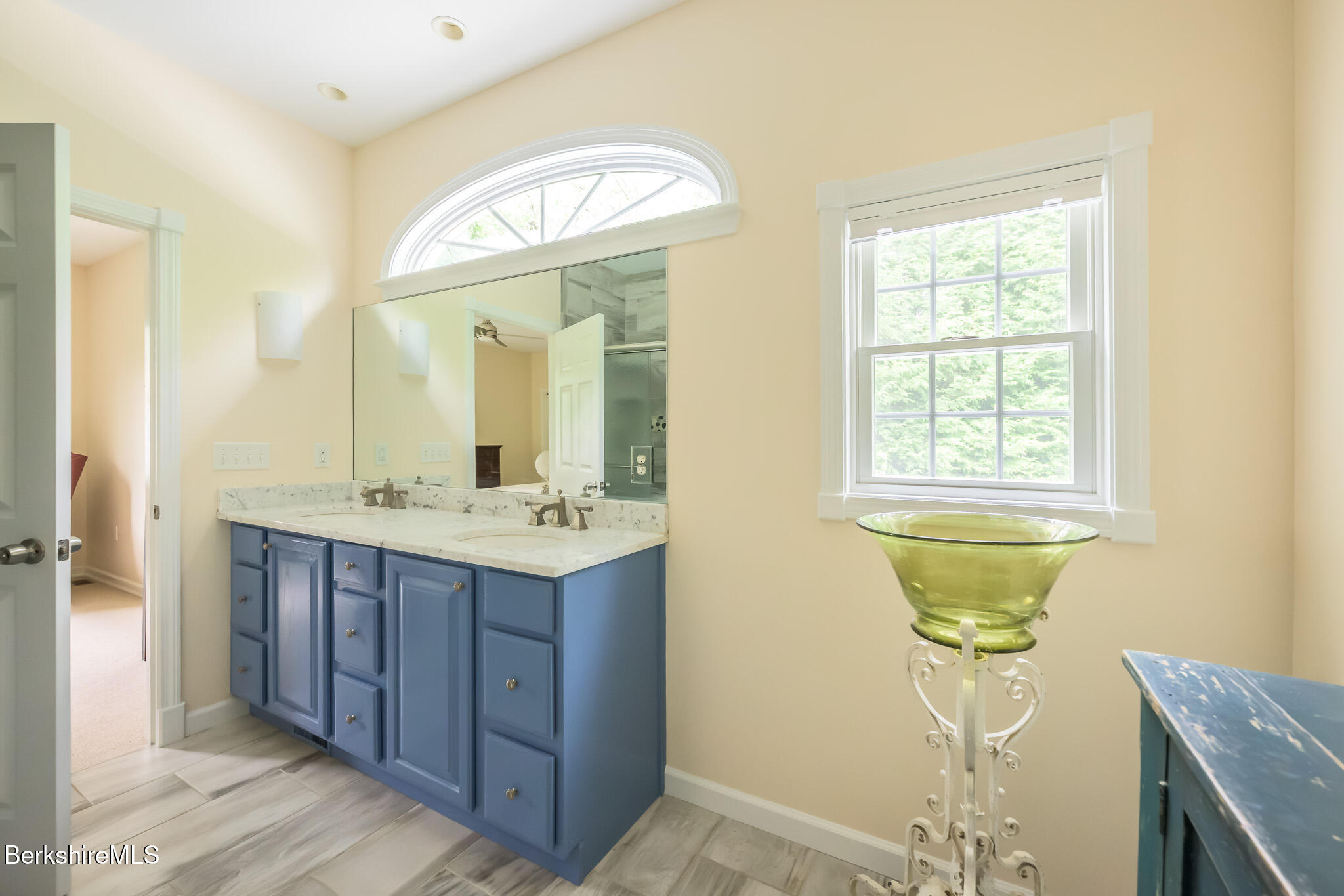 208 Karen Dr