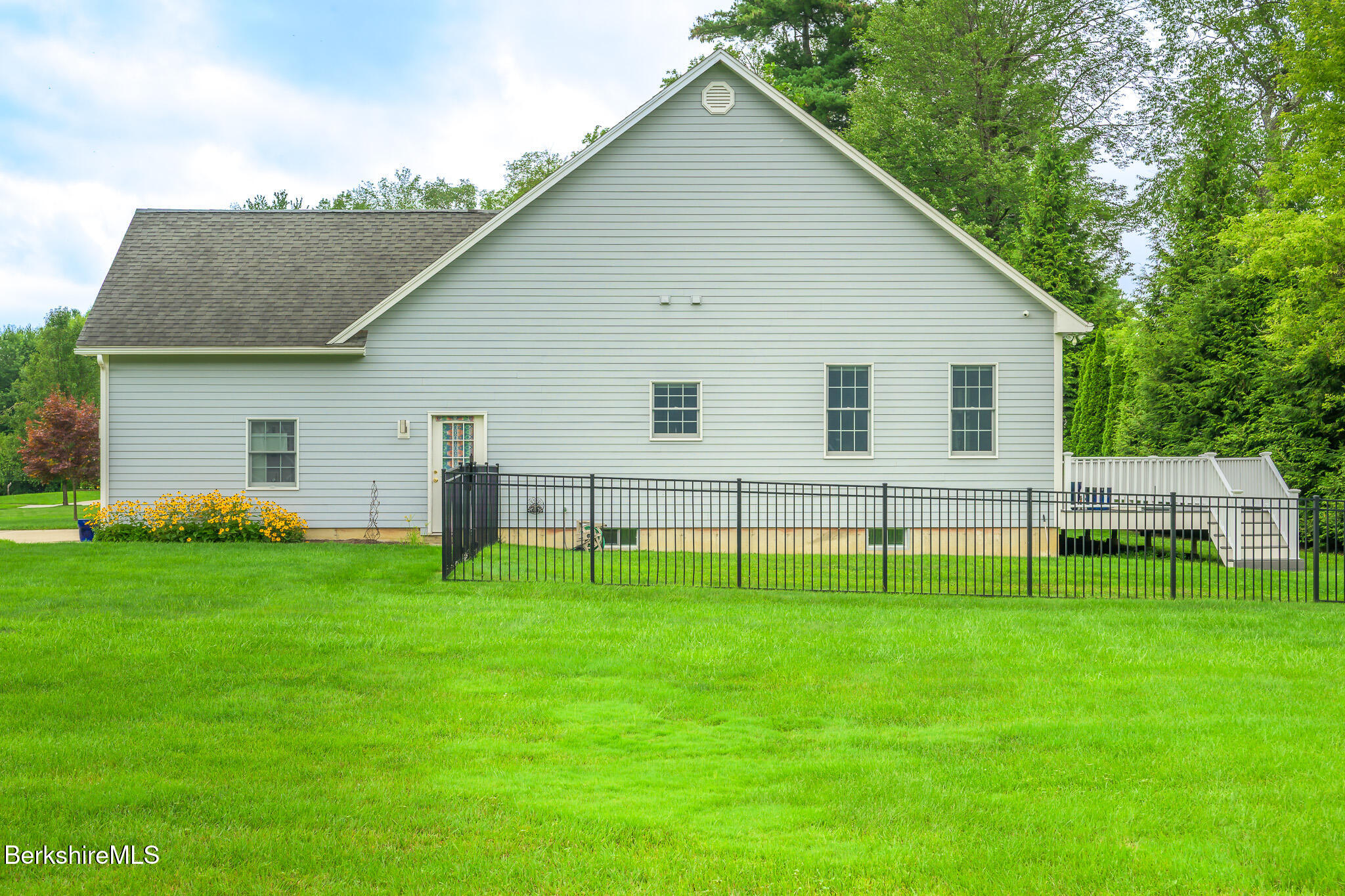 208 Karen Dr