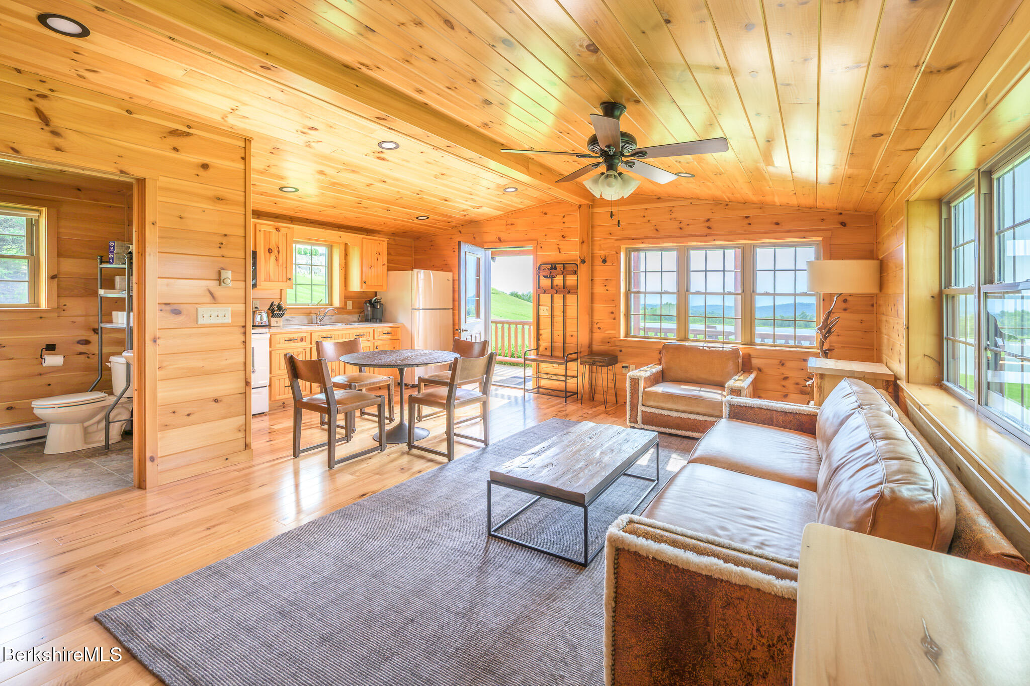 21 Schoolhouse Rd