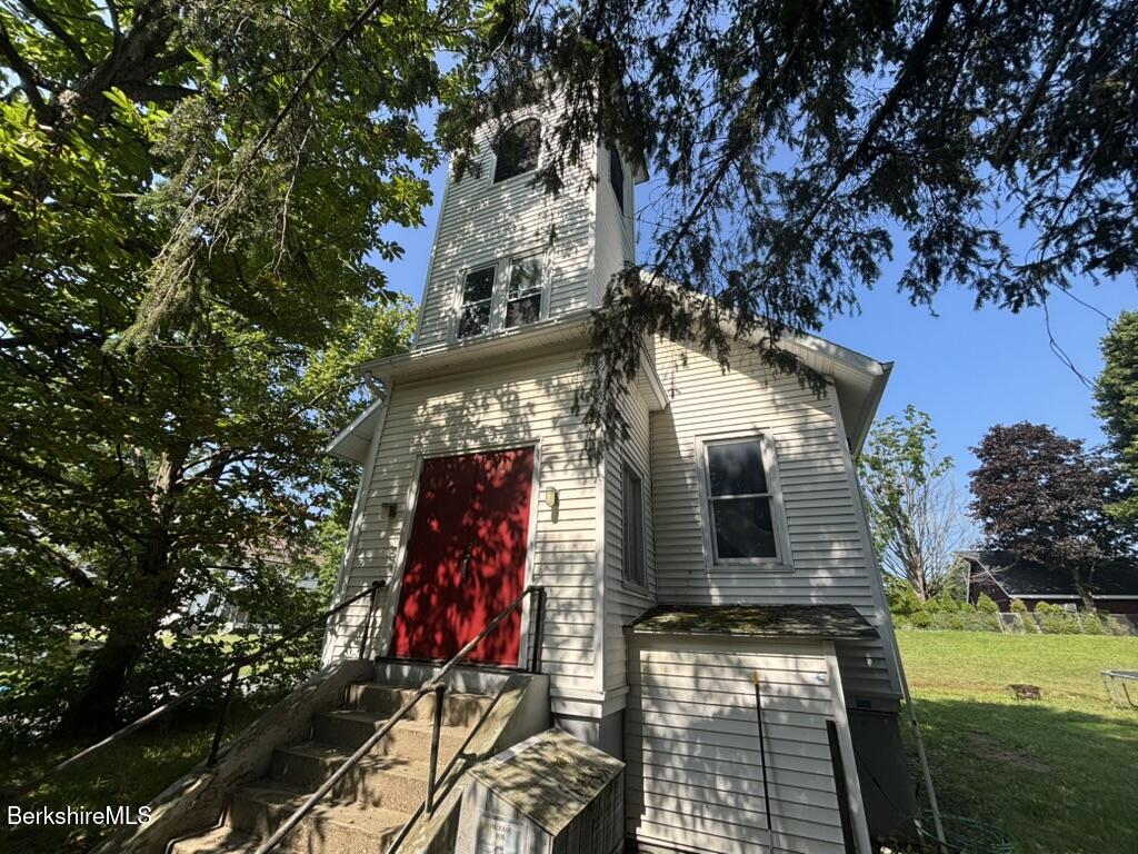 53 Greylock Ter
