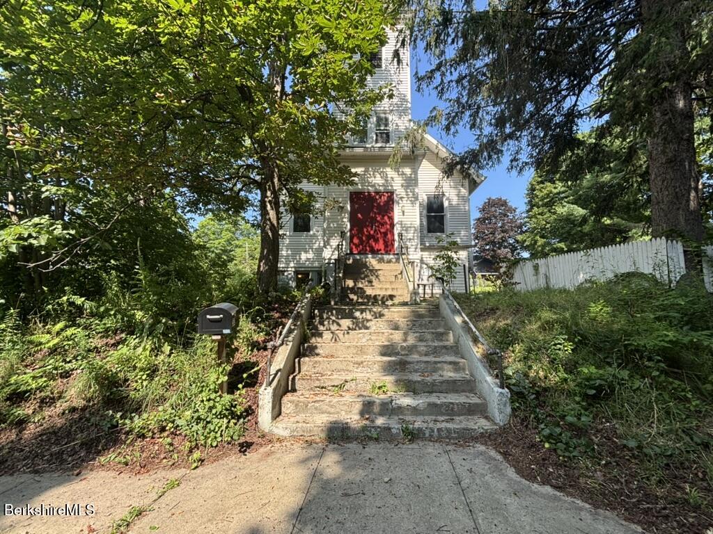 53 Greylock Ter