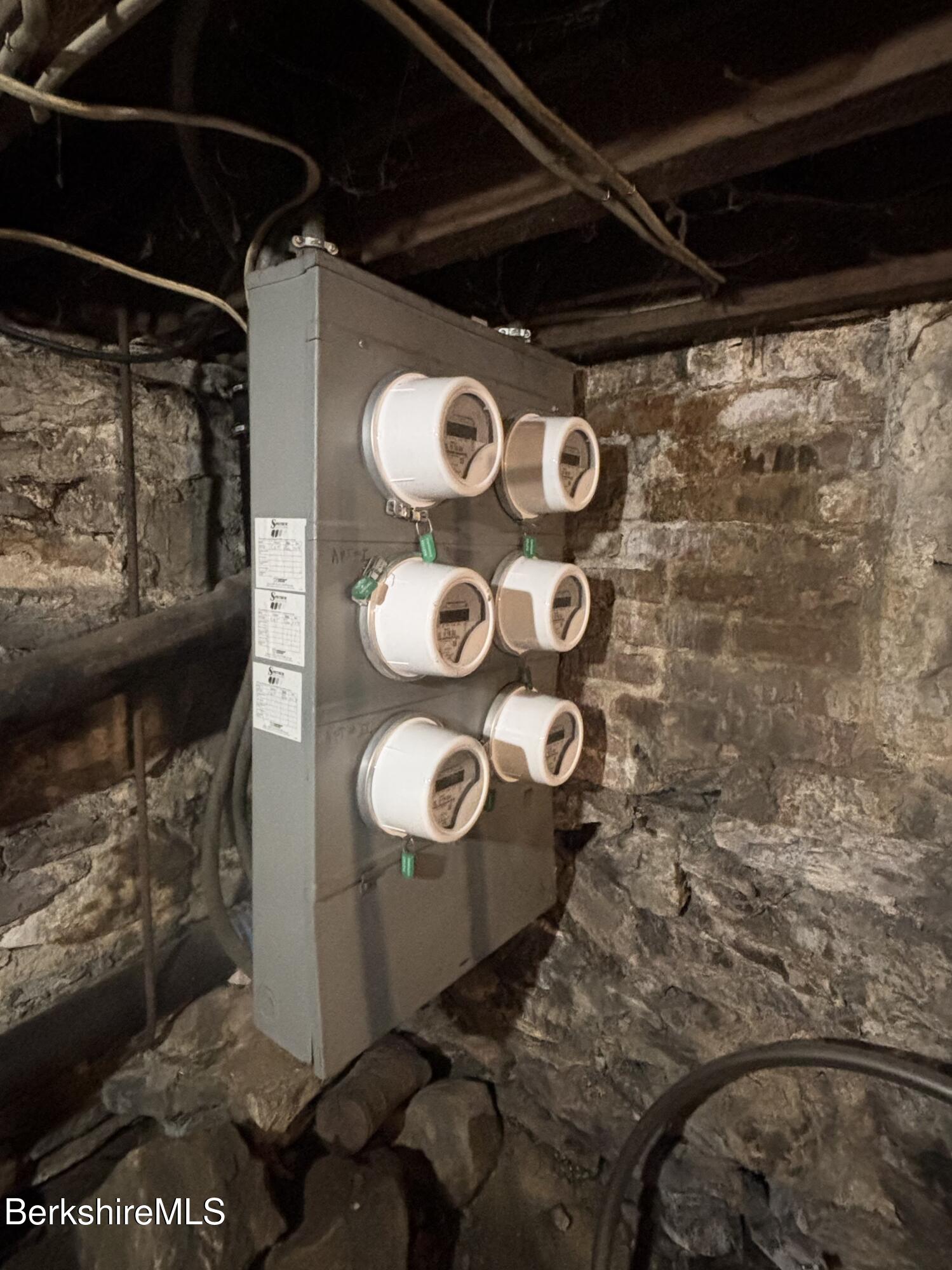 68 Main St