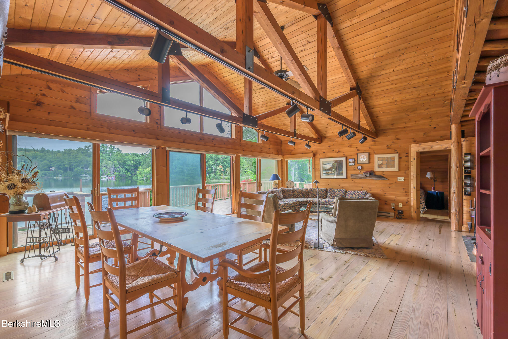 36 Lakeside Rd