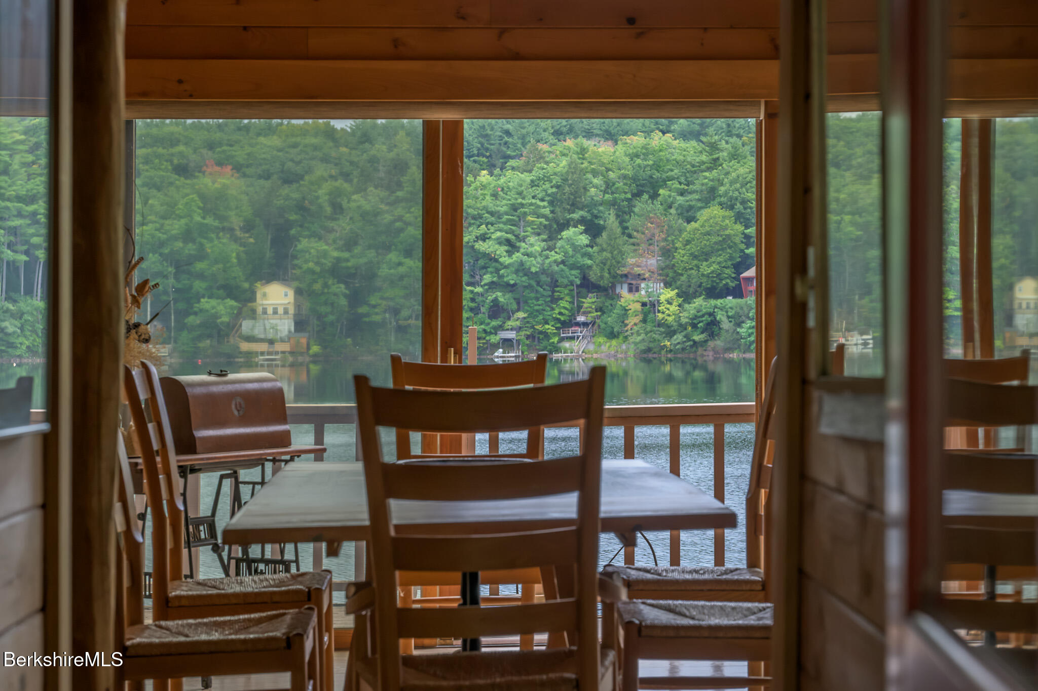 36 Lakeside Rd