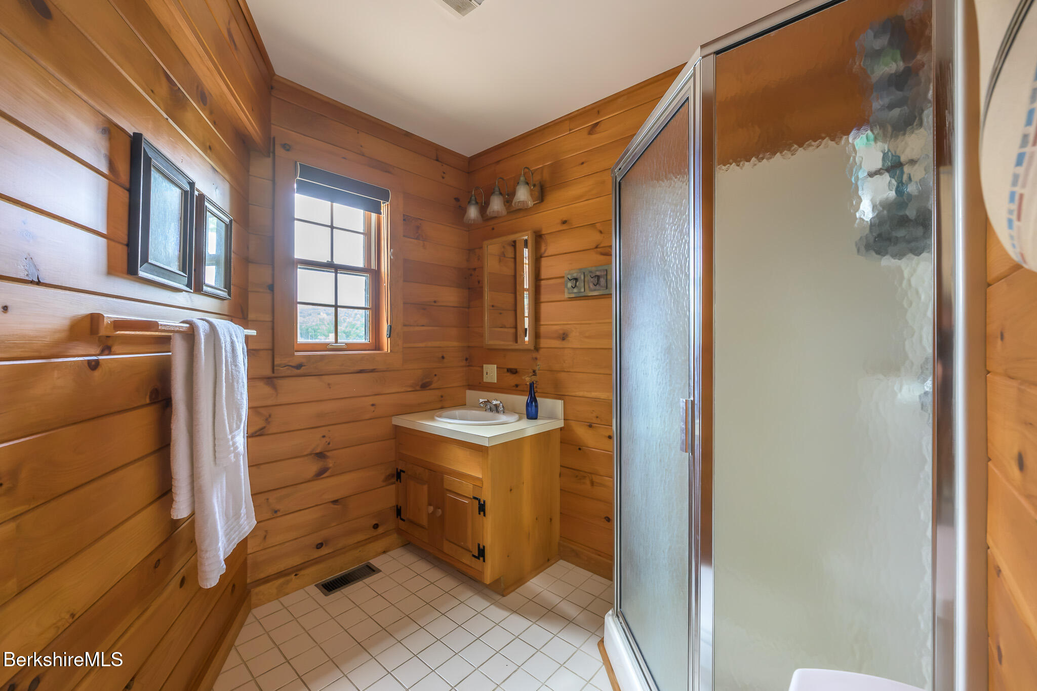 36 Lakeside Rd