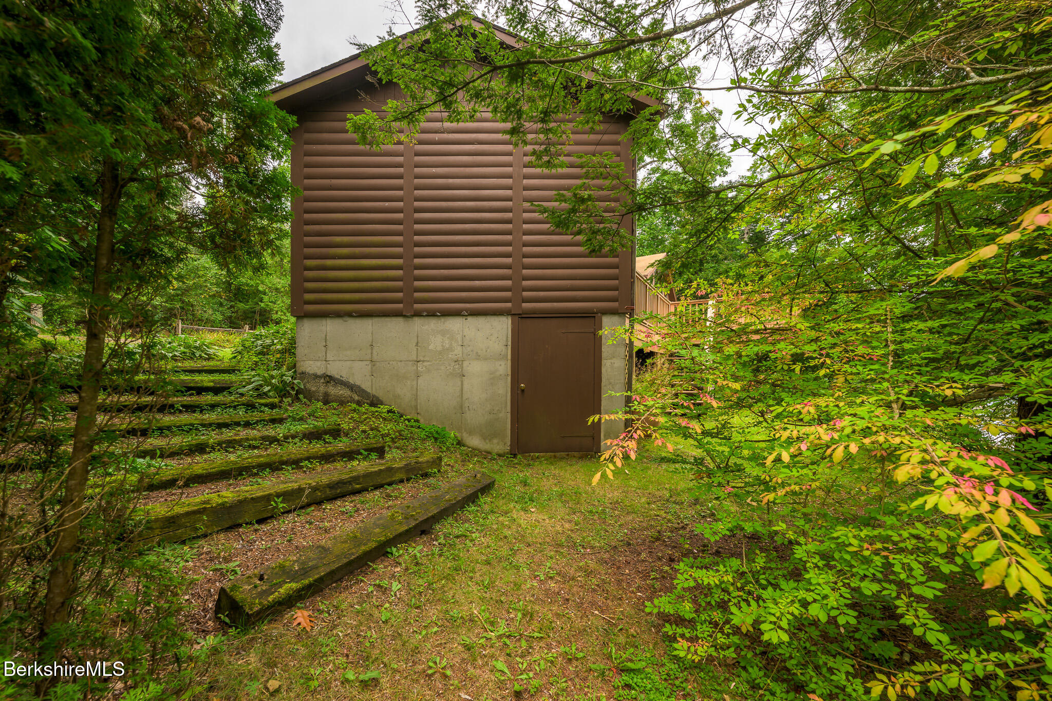 36 Lakeside Rd