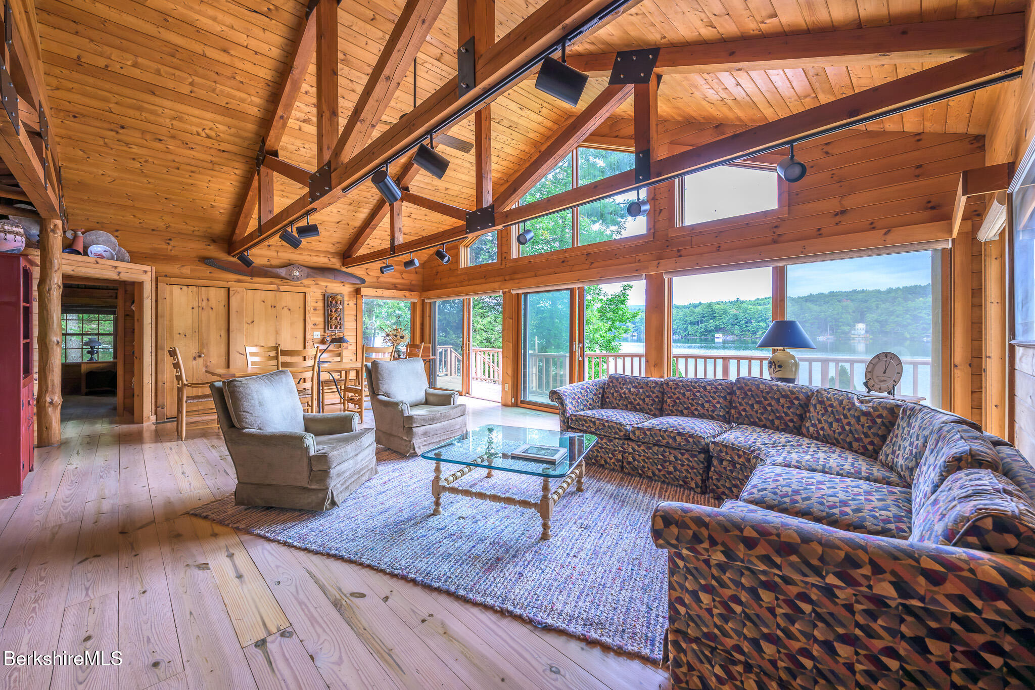 36 Lakeside Rd