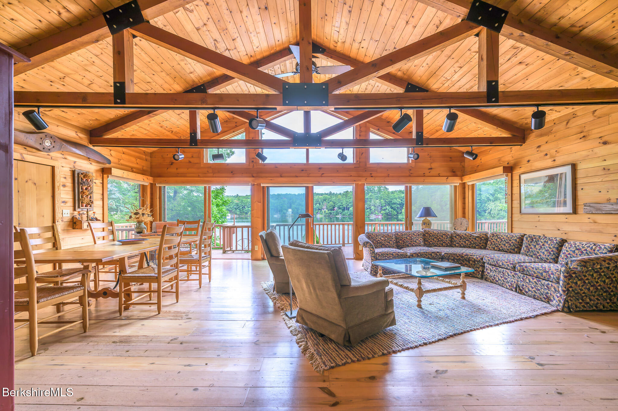 36 Lakeside Rd