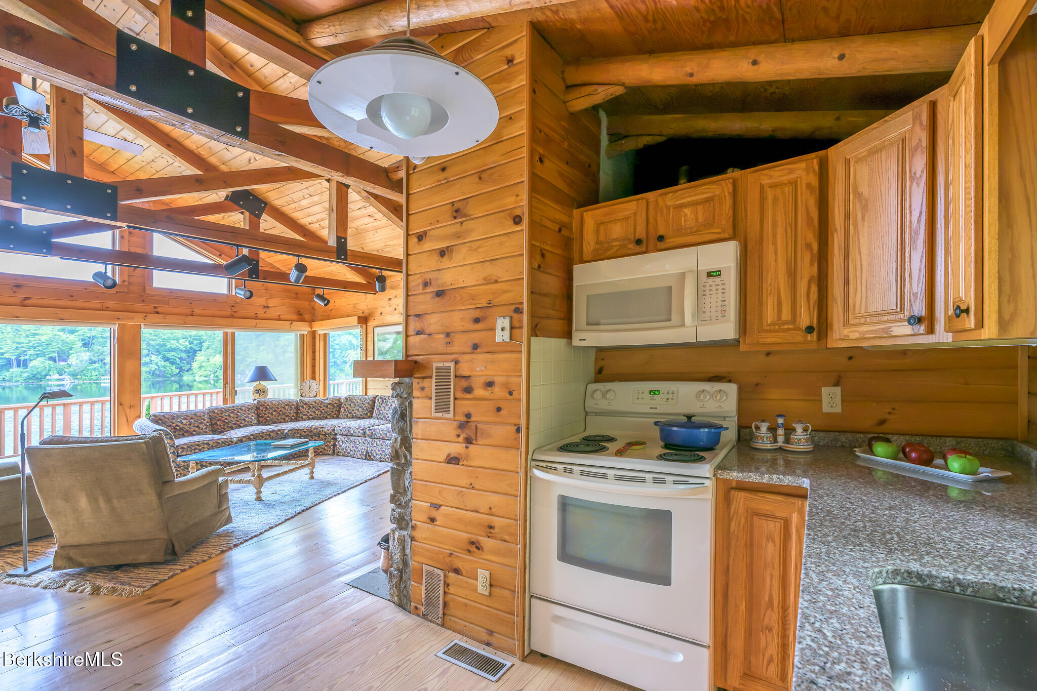 36 Lakeside Rd