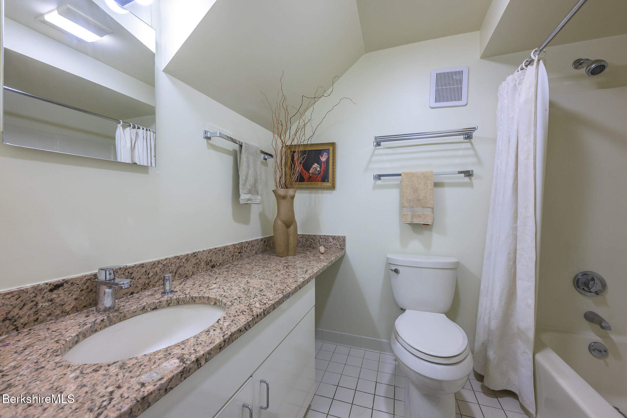 19 Hawthorne Rd 1C