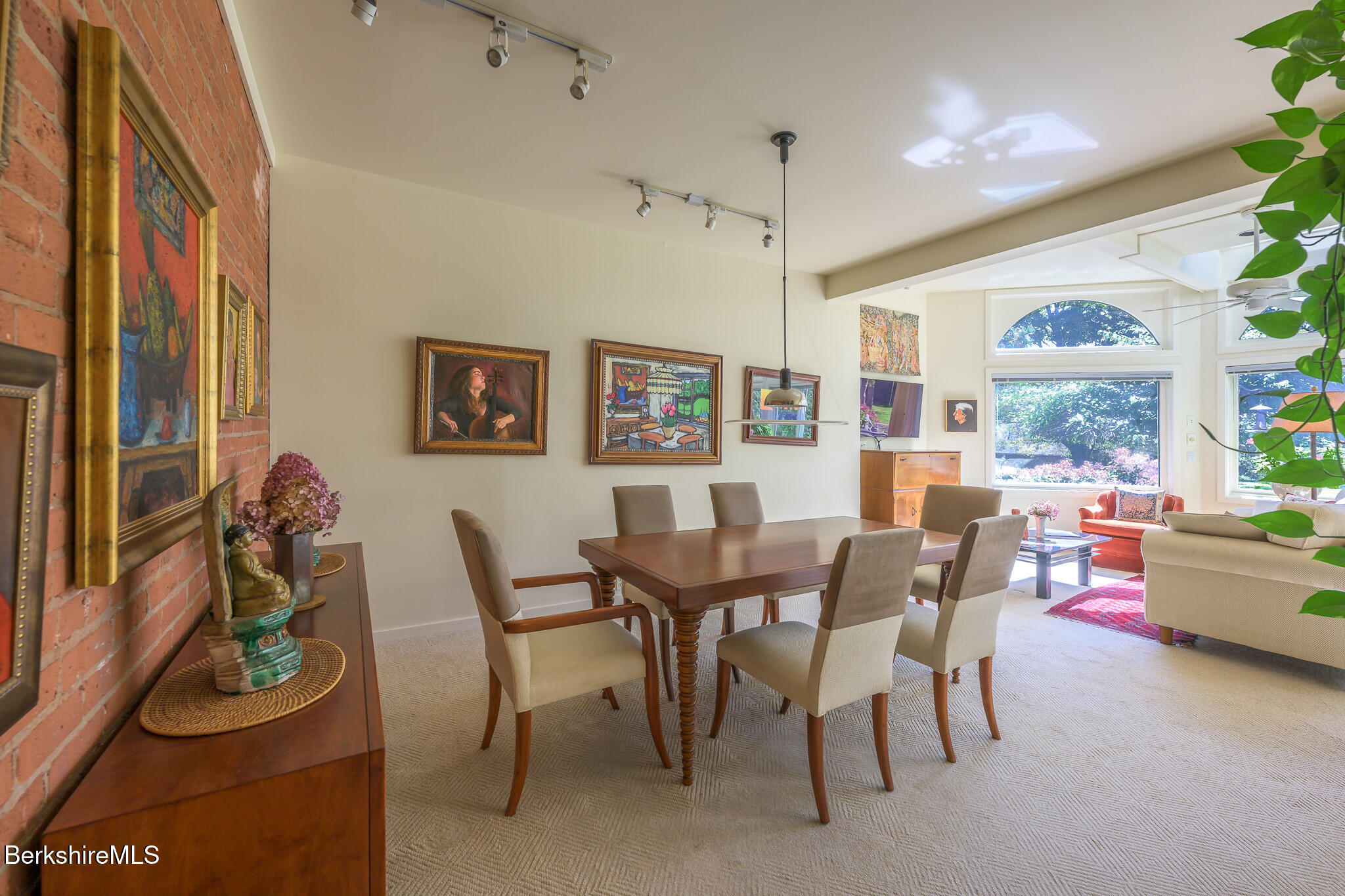 19 Hawthorne Rd 1C