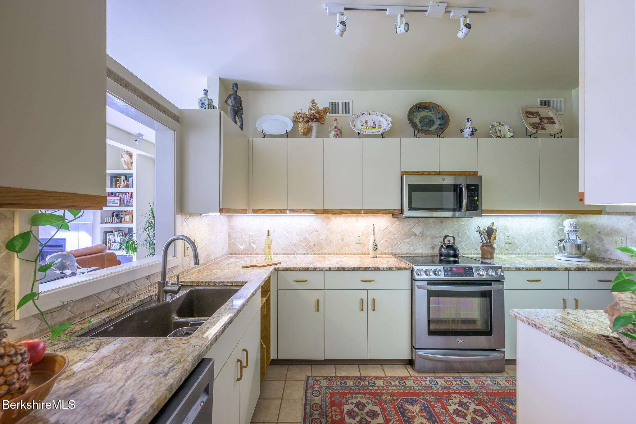19 Hawthorne Rd 1C