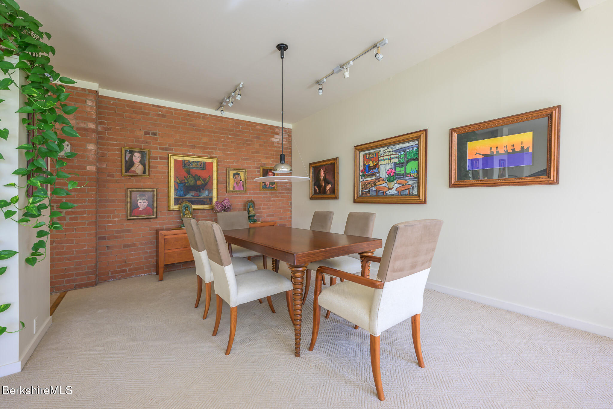 19 Hawthorne Rd 1C