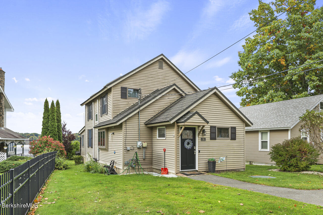 99 Narragansett Ave