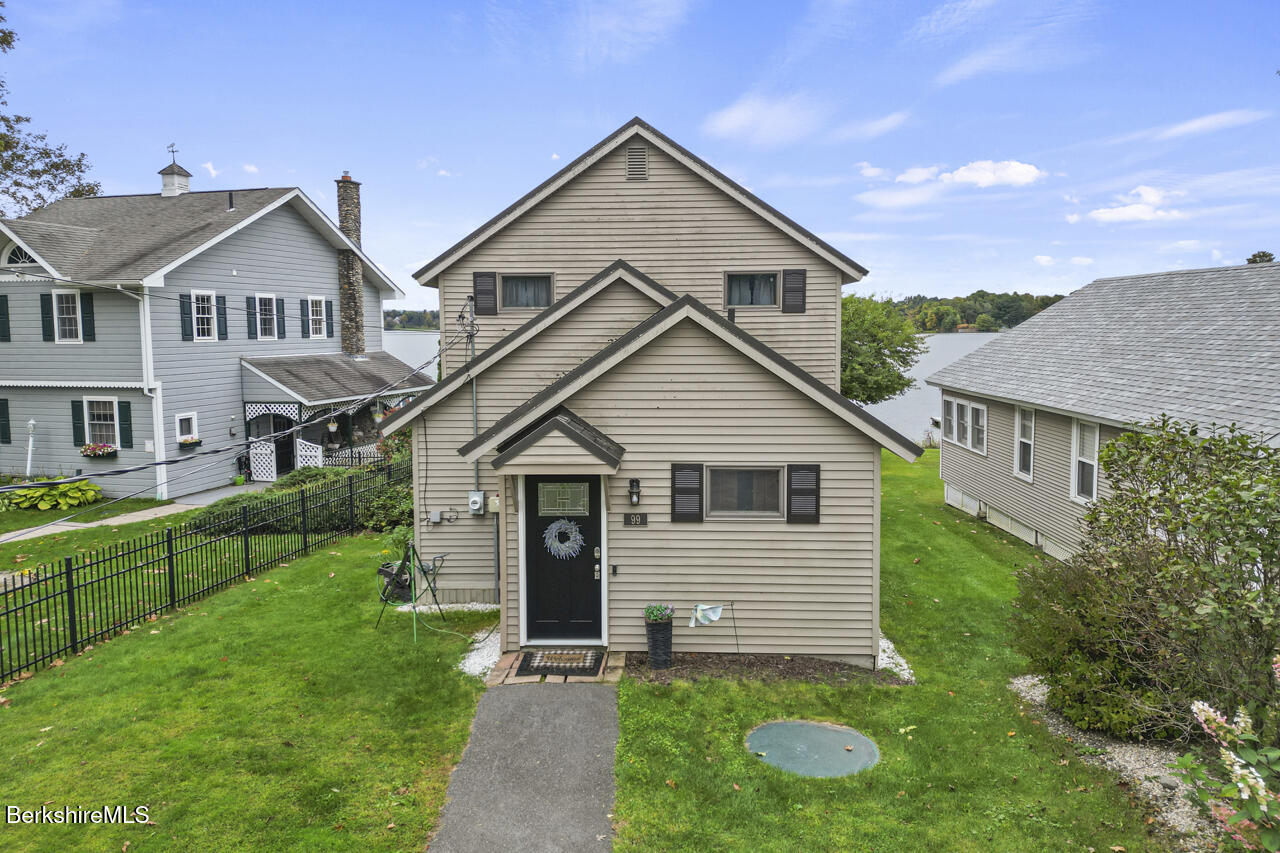 99 Narragansett Ave