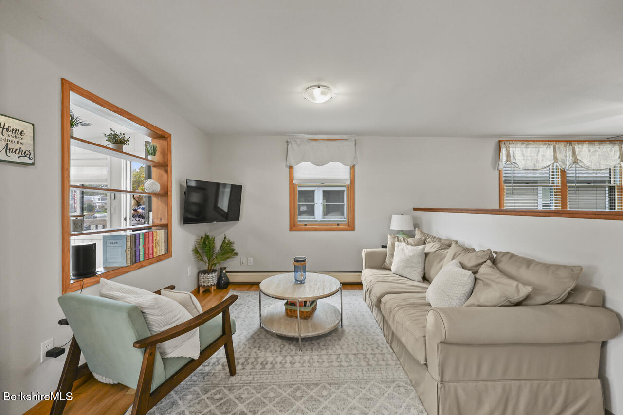 99 Narragansett Ave