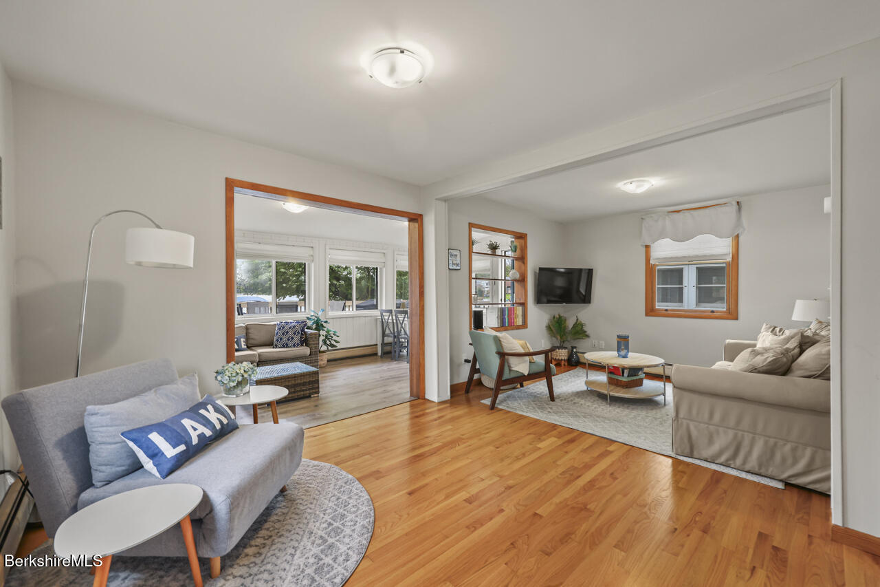99 Narragansett Ave