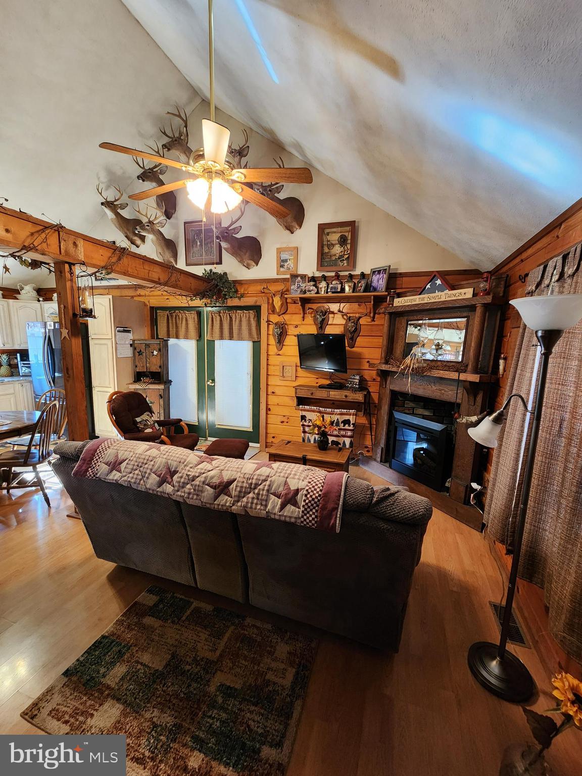 21800 Rocky Acres Ln NE