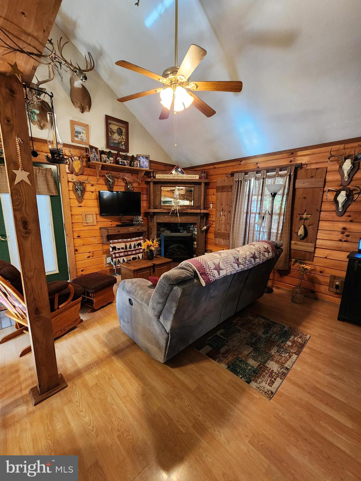 21800 Rocky Acres Ln NE