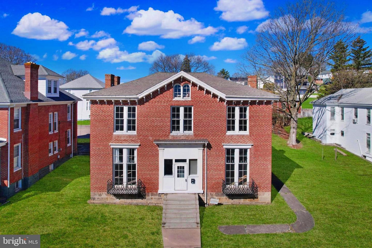 144 Main St