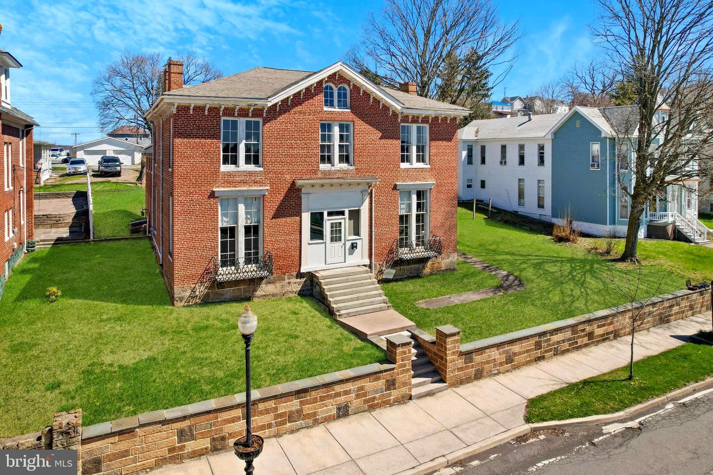 144 Main St