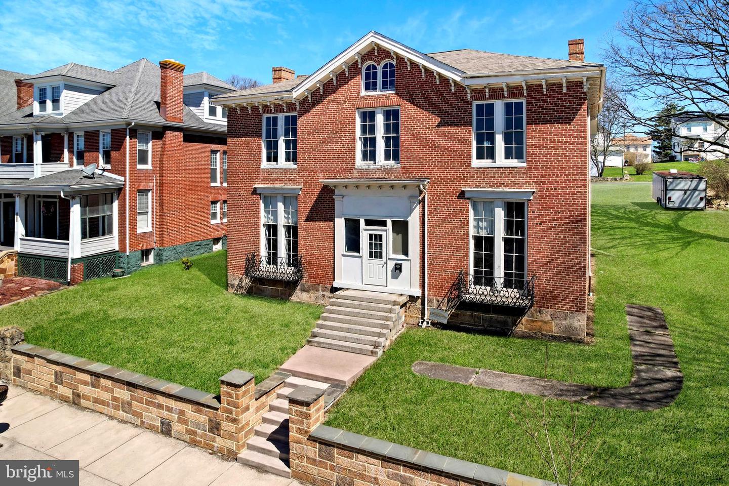 144 Main St
