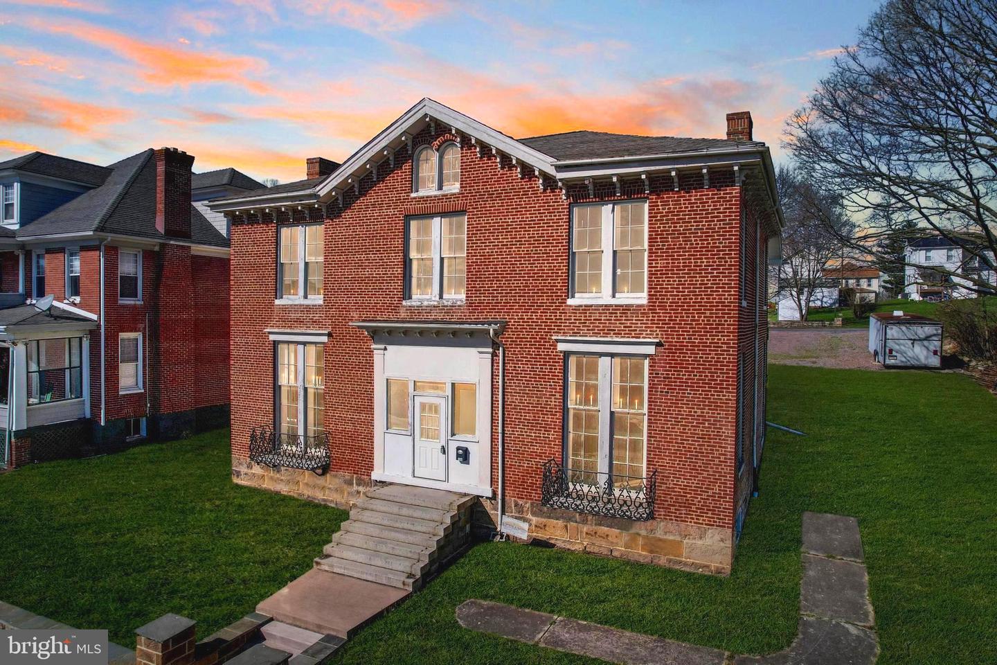 144 Main St