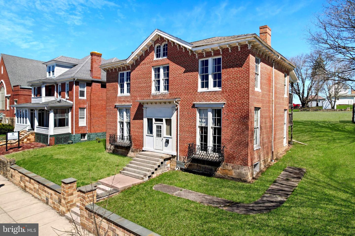 144 Main St