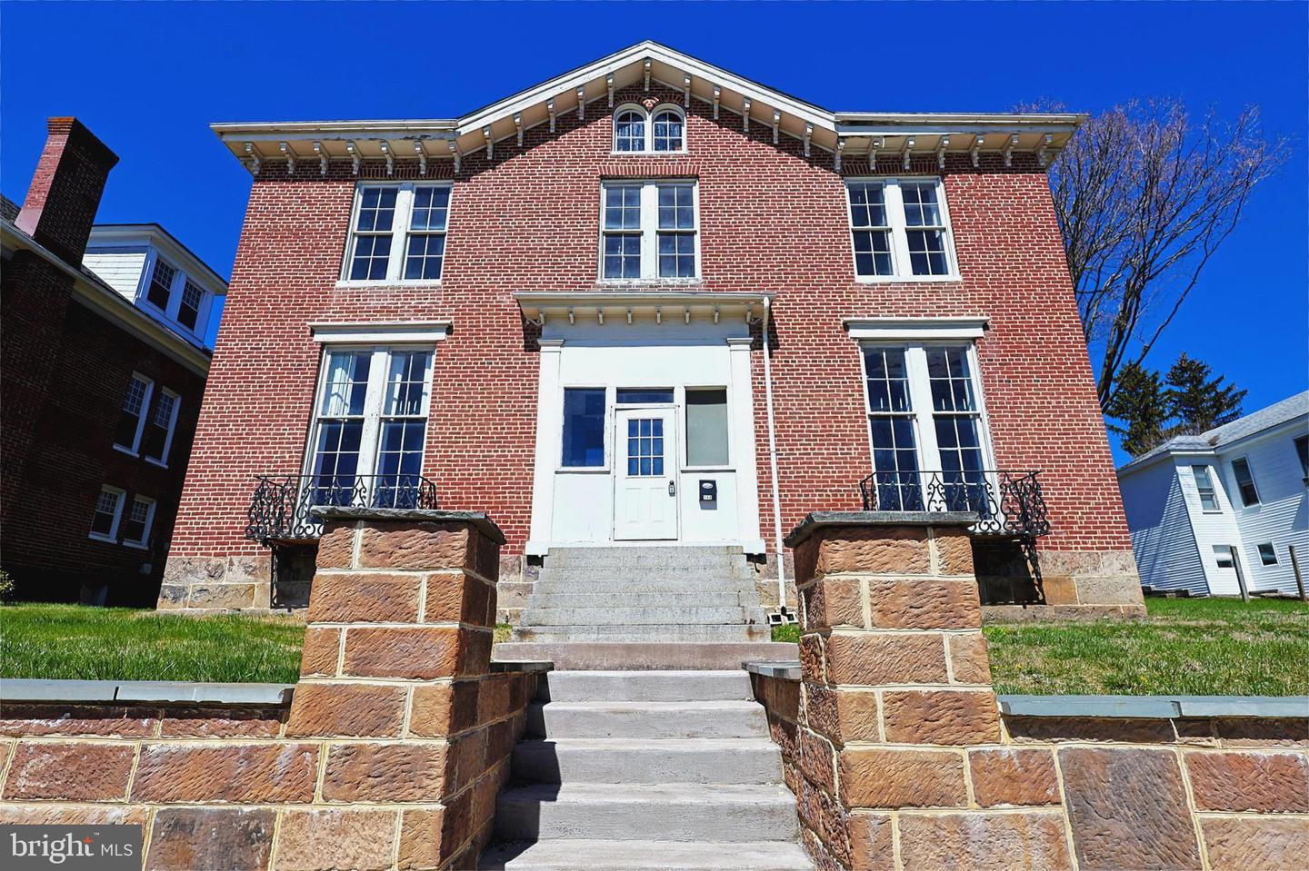 144 Main St