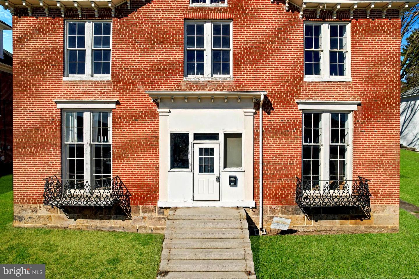 144 Main St