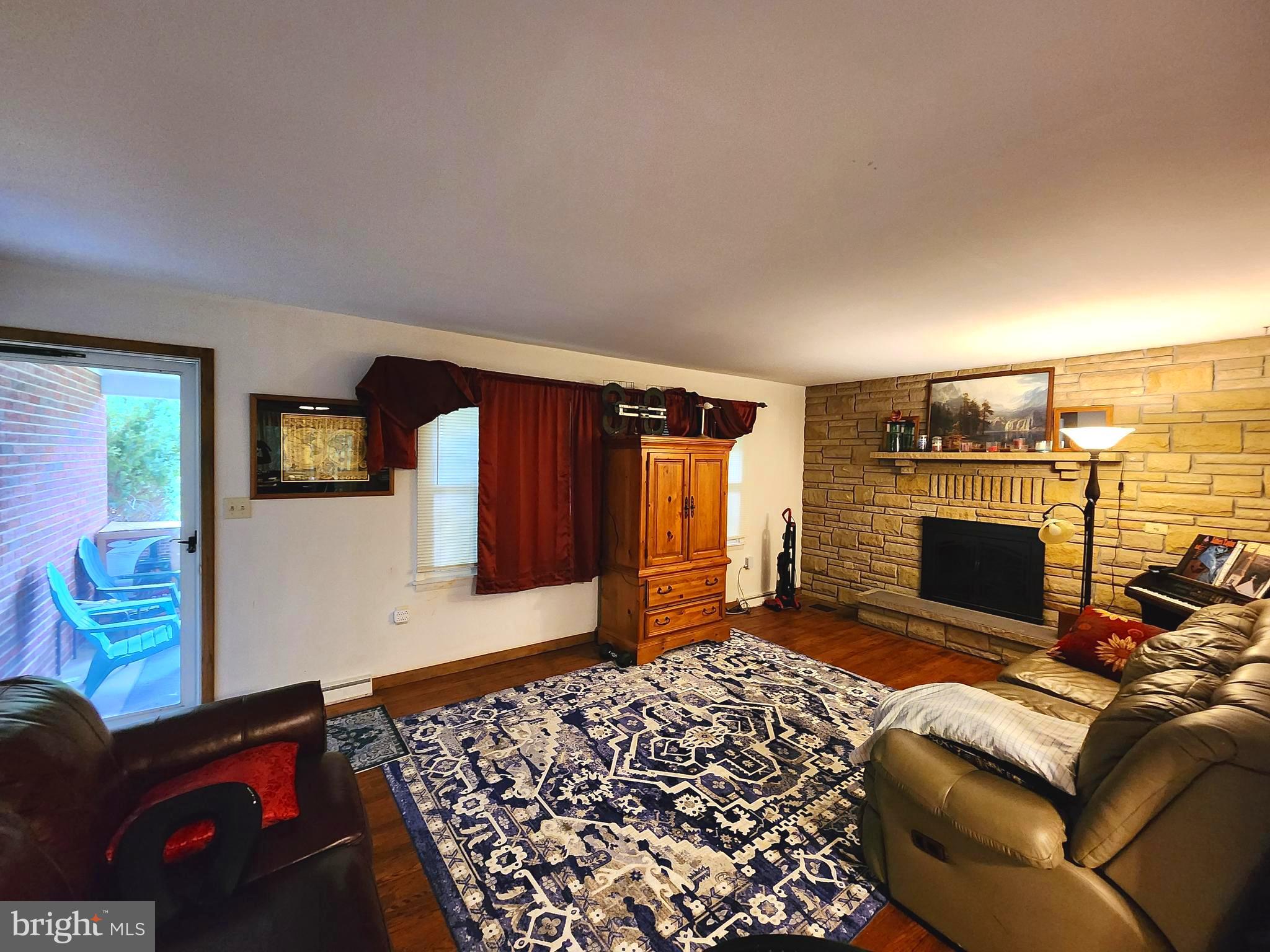 806 VALLEY VIEW DRIVE