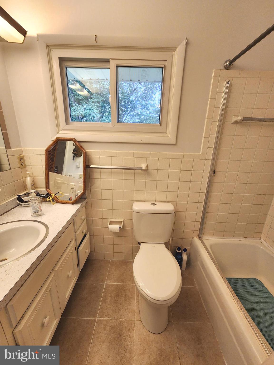 806 VALLEY VIEW DRIVE