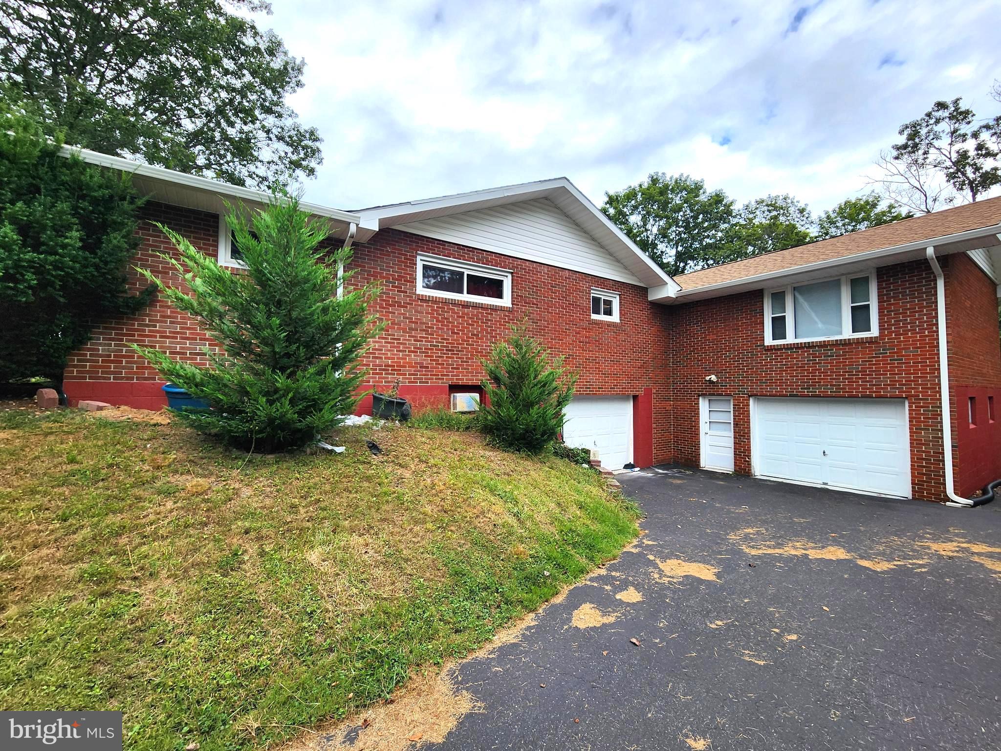 806 VALLEY VIEW DRIVE