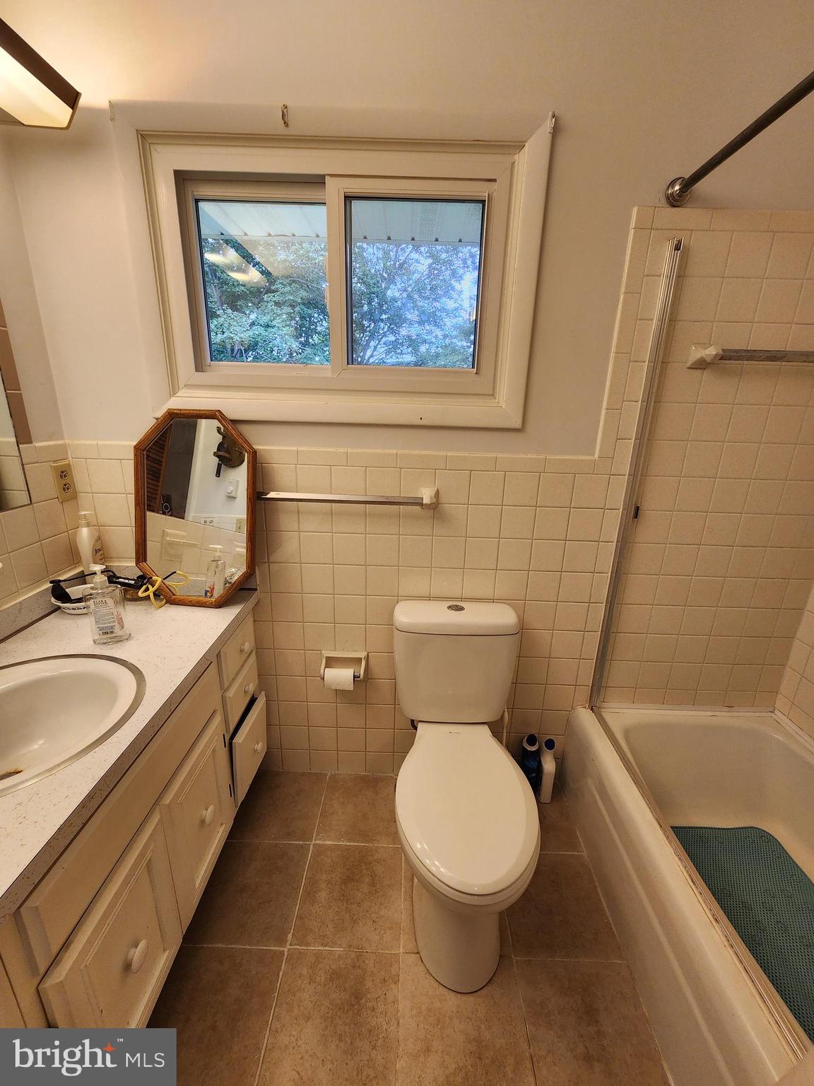 806 VALLEY VIEW DRIVE