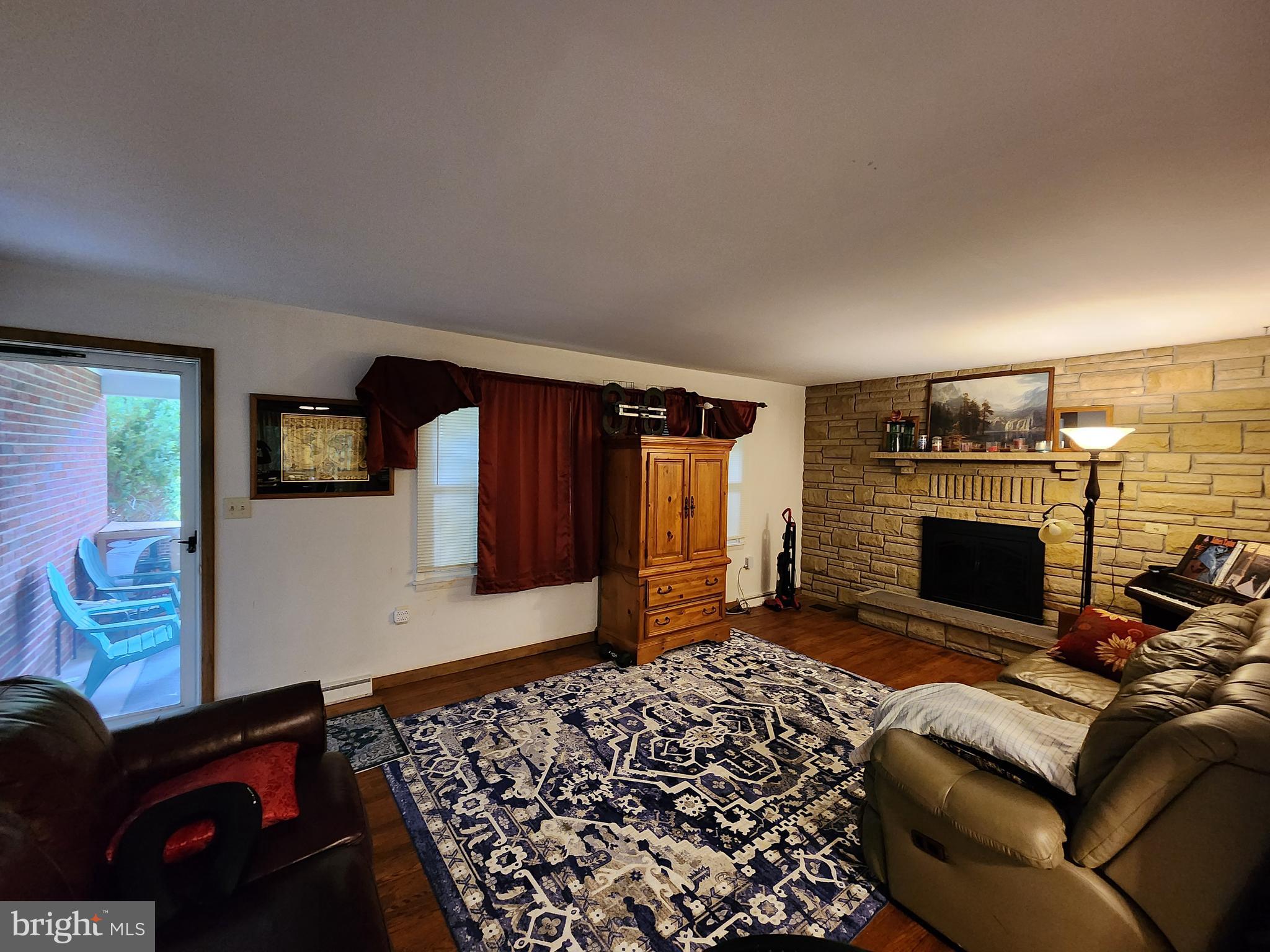 806 VALLEY VIEW DRIVE