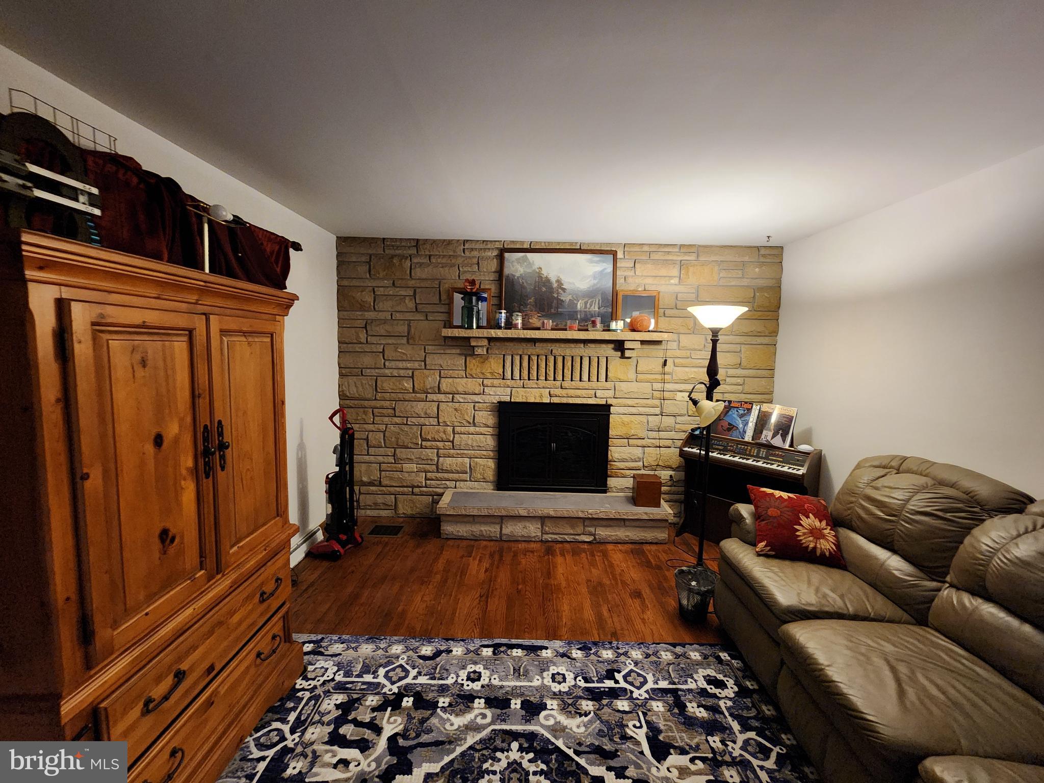 806 VALLEY VIEW DRIVE