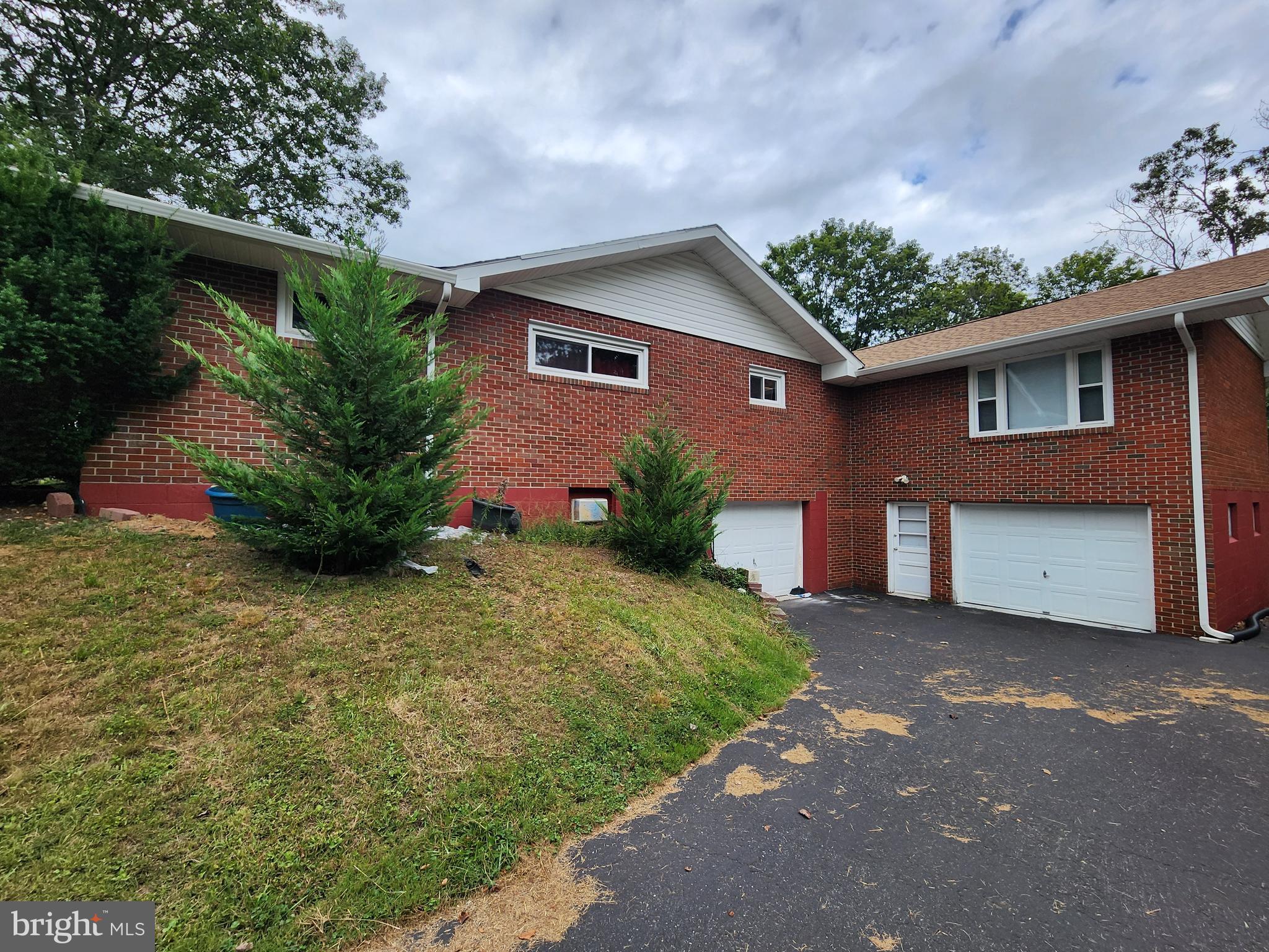 806 VALLEY VIEW DRIVE