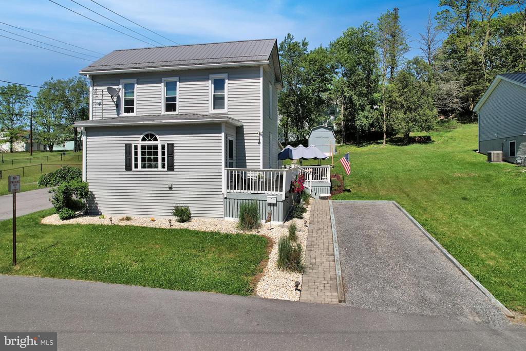 15 HOWARD STREET