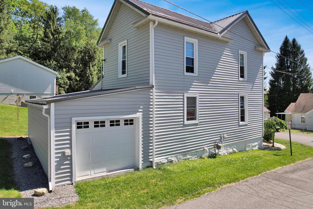 15 HOWARD STREET