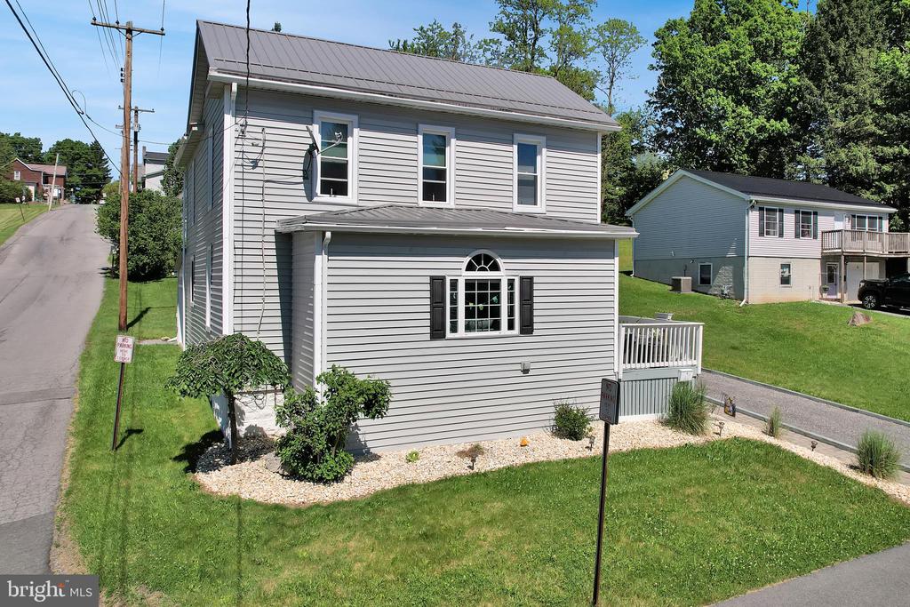 15 HOWARD STREET
