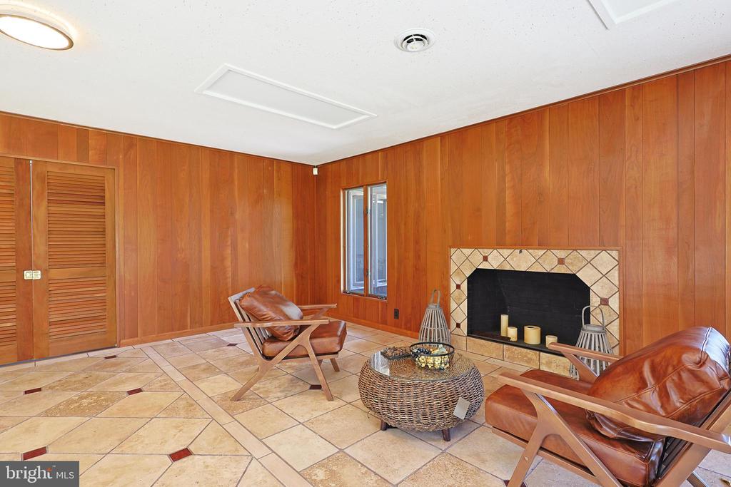 12421 HENRY DRIVE SW