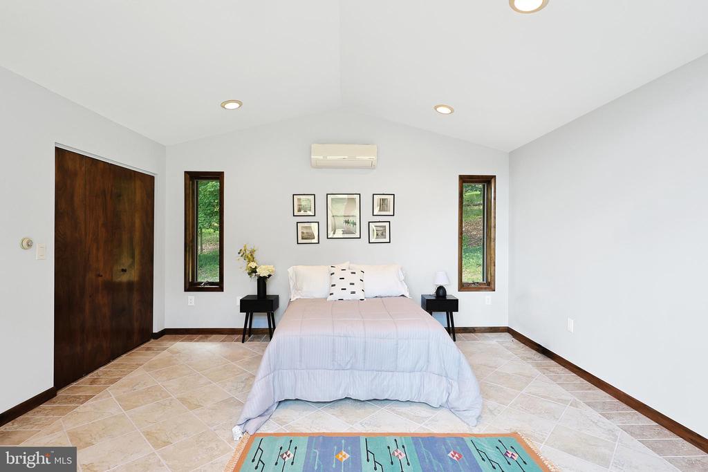 12421 HENRY DRIVE SW