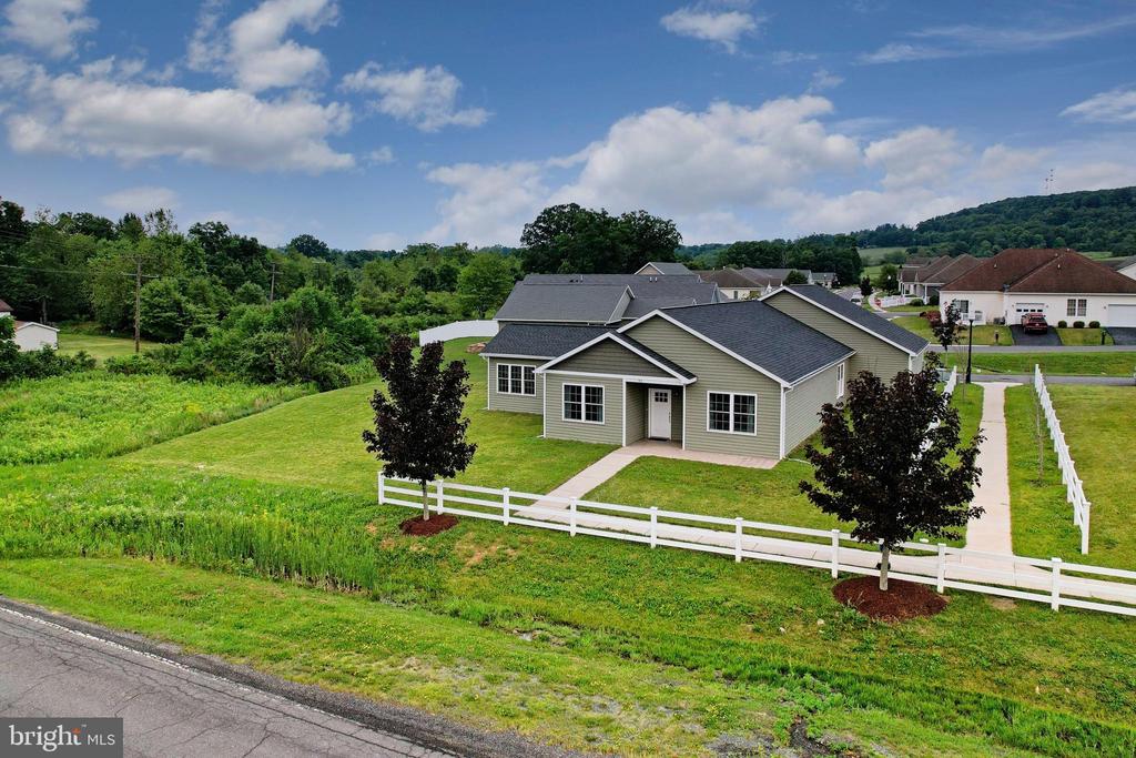 93 CANDLEWICK COURT